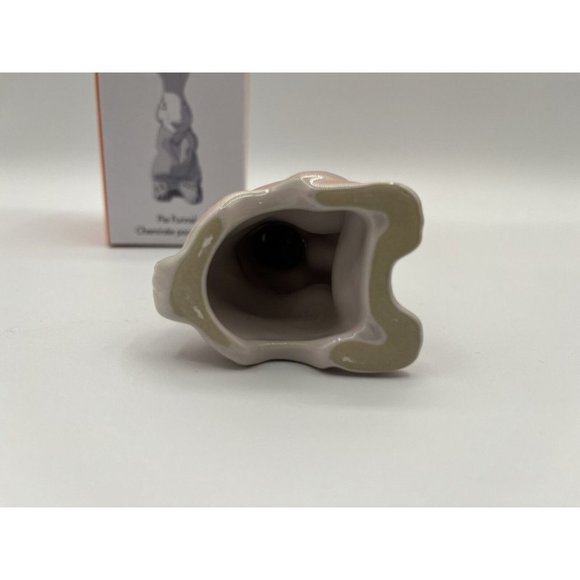 Le Creuset Baking Chef Pie Bunny Rabbit Funnel Light Shell PINK 3.75” NIB NEW - Picture 5 of 9